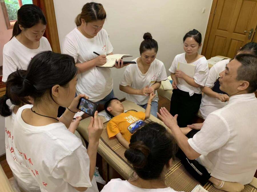 誰知道重慶本地比較靠譜的小兒推拿培訓(xùn)班？