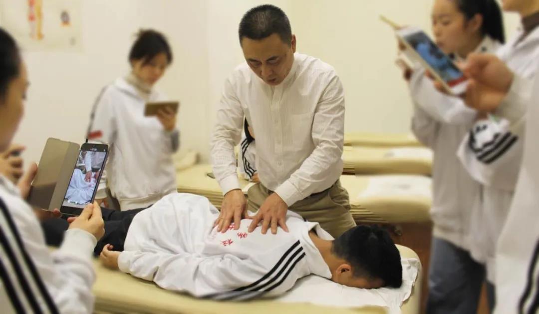 推拿和按摩是一回事嗎？看重慶六合學校怎么說