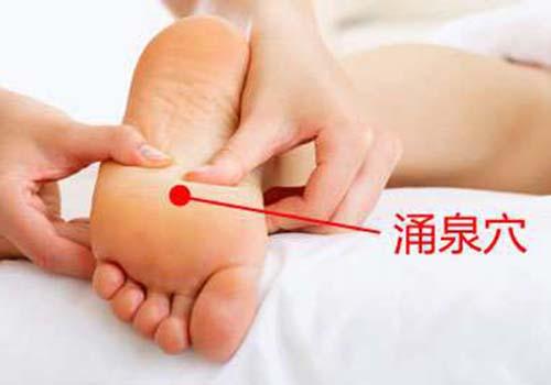 手腳冰涼怎么辦？可按摩這4個位置