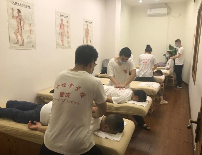 正骨整脊在哪里培訓好？按摩店當學徒還是進培訓學校？