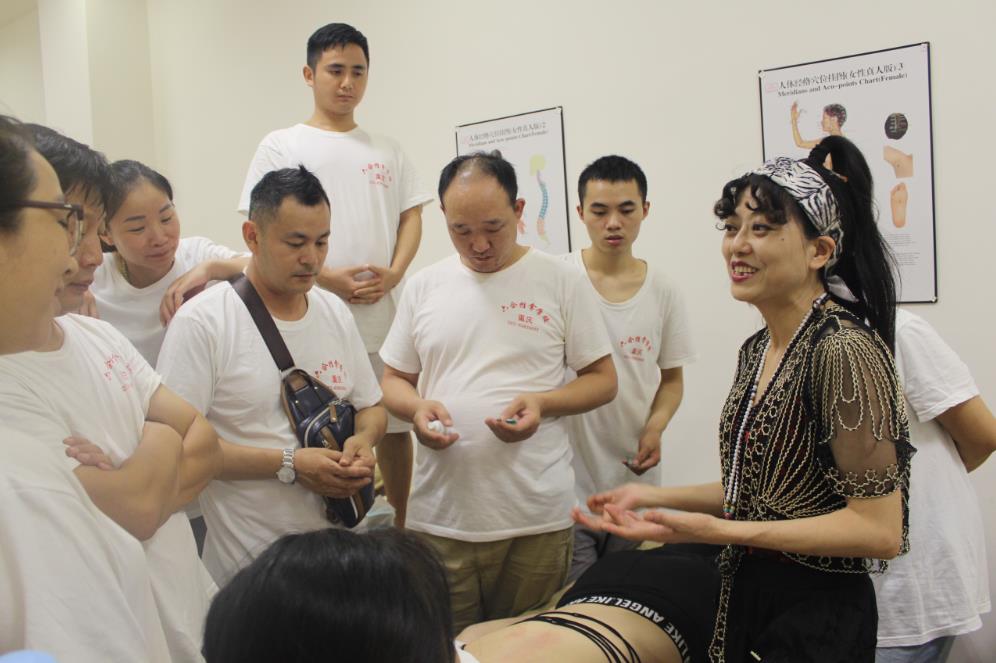 給偏癱患者推拿治療應注意哪些事項？