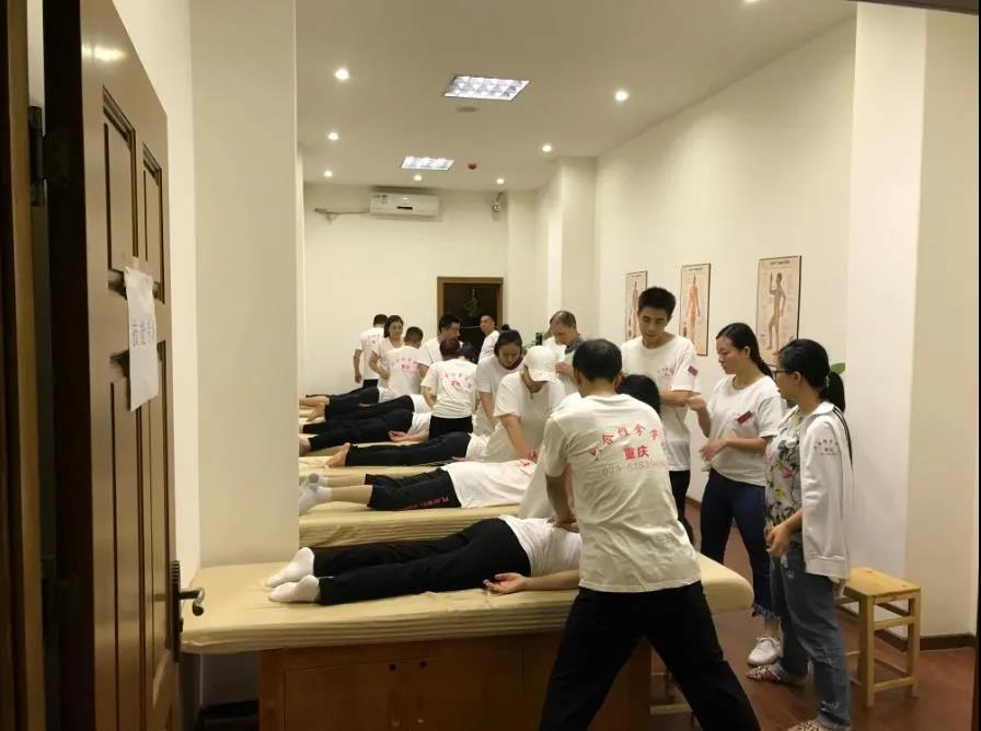 學針灸推拿是該選擇到中醫培訓學校還是其他途徑？