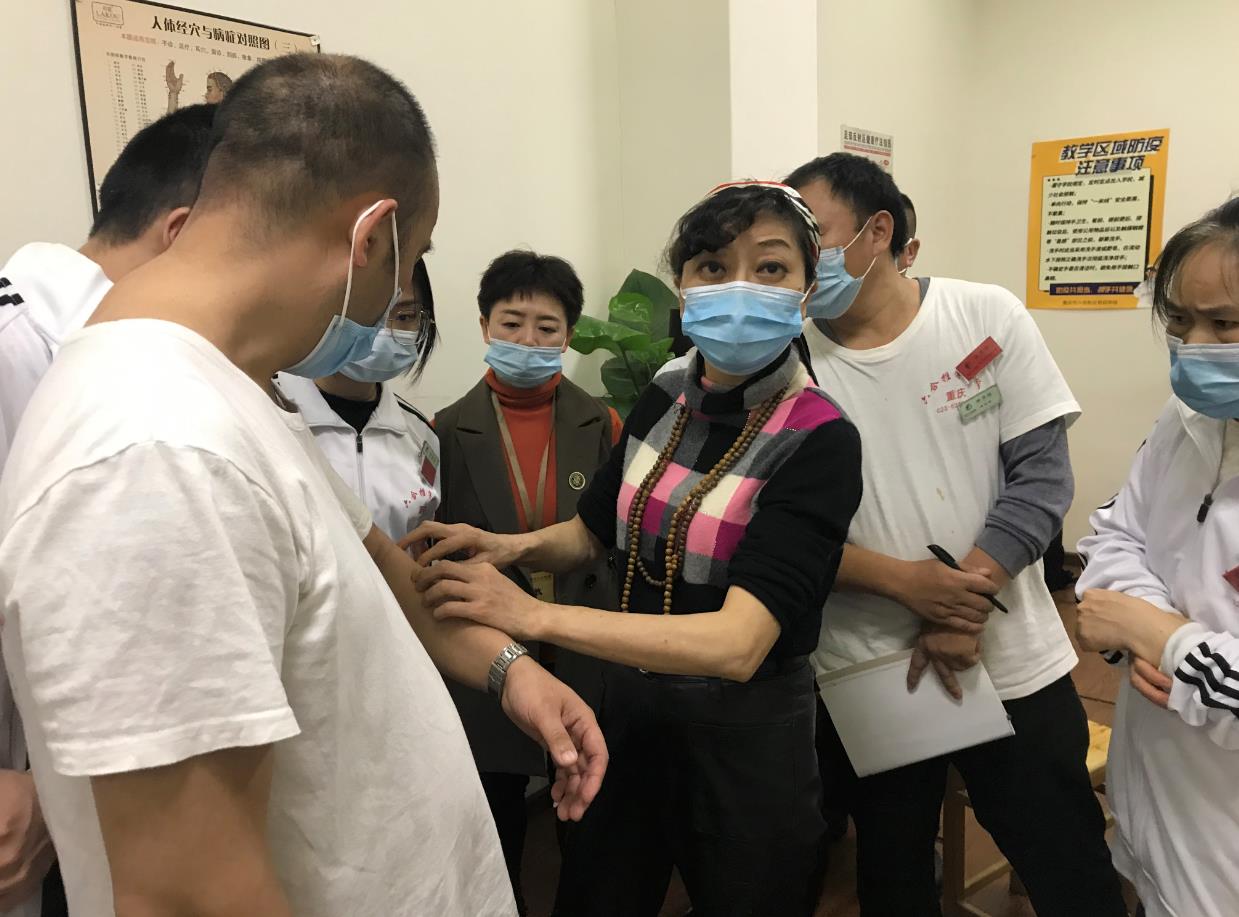 重慶哪里可以學(xué)針灸？最好是學(xué)完還可以考證的