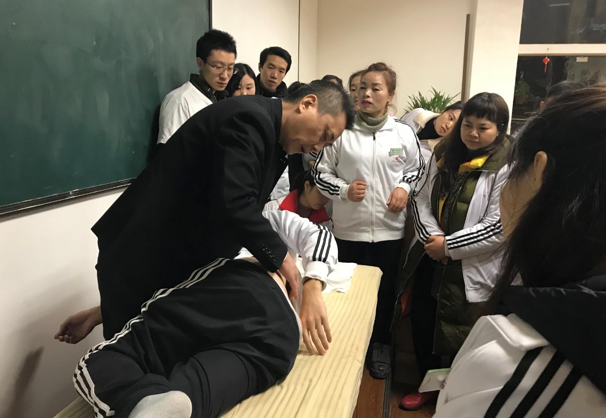 正骨推拿培訓(xùn)要怎么選擇學(xué)校？