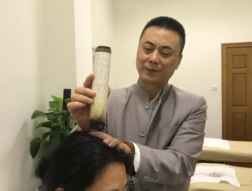 艾灸手持灸還是艾灸盒灸效果好呢？