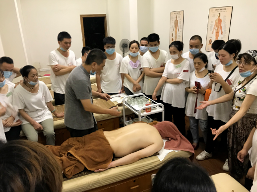 學歷不高？不用擔心，來重慶六合職校學技術，謀個好發展！