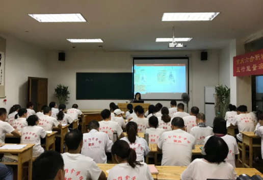 學歷不高？不用擔心，來重慶六合職校學技術，謀個好發展！