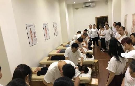 學歷不高？不用擔心，來重慶六合職校學技術，謀個好發展！