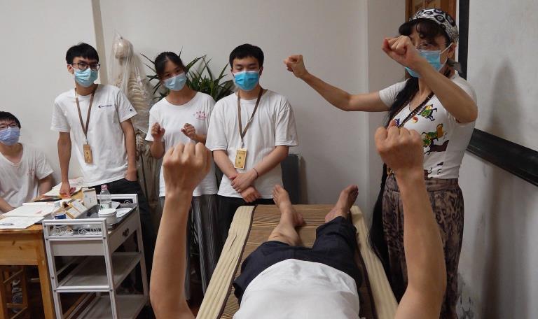 中醫針灸養生可以去皺美白抗衰老嗎？重慶有針灸推拿培訓嗎？